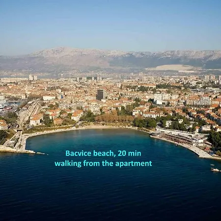 Leon-sara With Shaded Patio And Garden View Apartman
