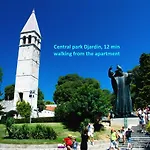 Leon-sara With Shaded Patio And Garden View Апартаменты