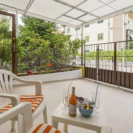 아파트 Leon-sara With Shaded Patio And Garden View 스플리트