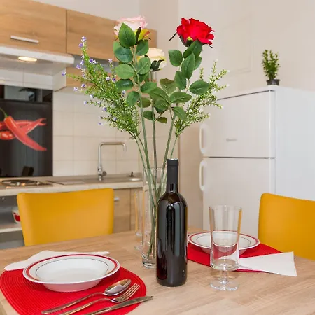 דירה Leon-sara With Shaded Patio And Garden View