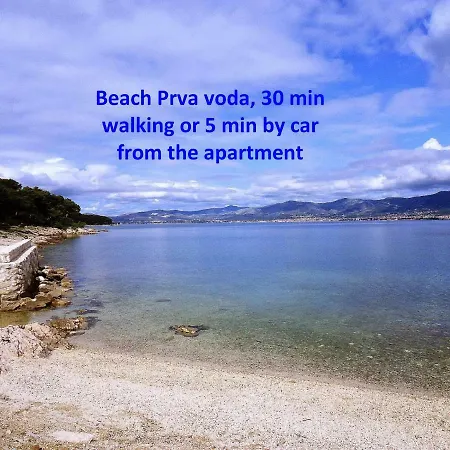 Leon-sara With Shaded Patio And Garden View 스플리트