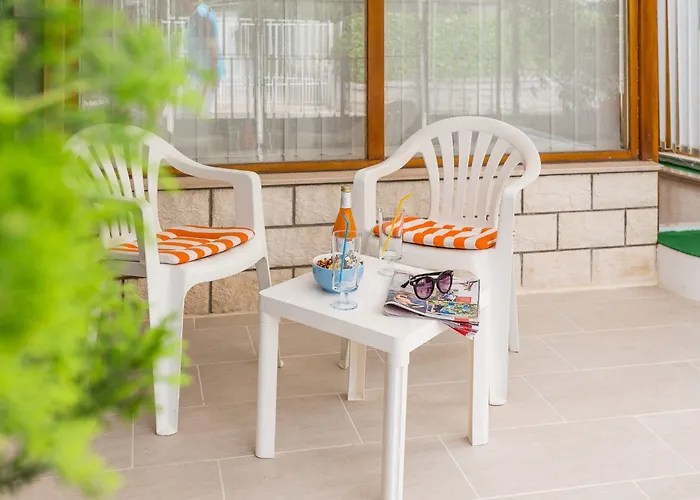 Lägenhet Leon-sara With Shaded Patio And Garden View Split