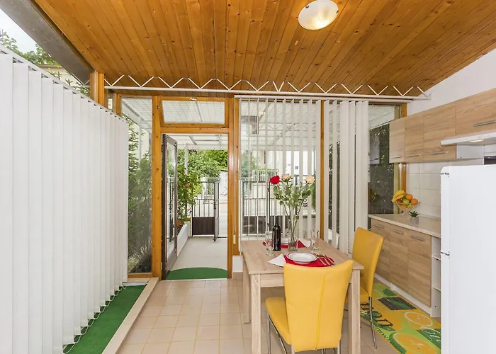 Leon-sara With Shaded Patio And Garden View * Split