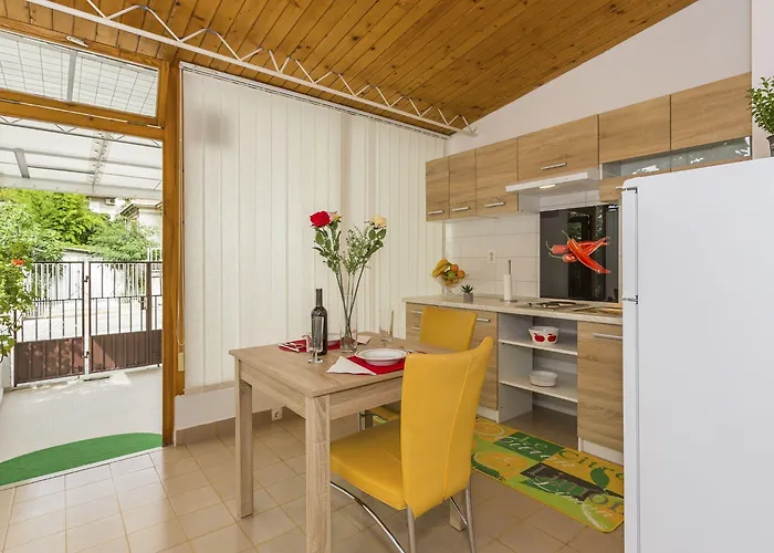 Lägenhet Leon-sara With Shaded Patio And Garden View *