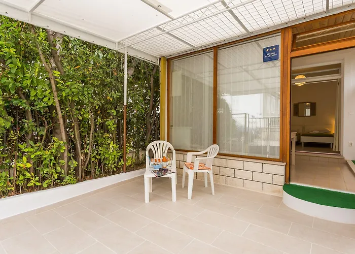 Leon-sara With Shaded Patio And Garden View * Split