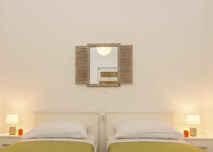 Lägenhet Leon-sara With Shaded Patio And Garden View Split