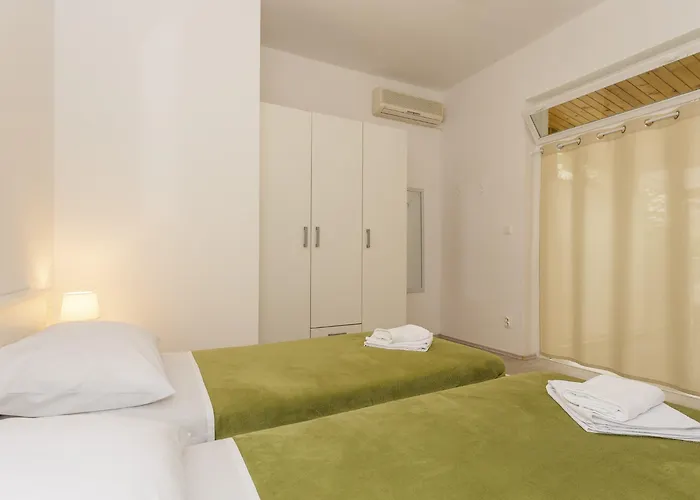 Lägenhet Leon-sara With Shaded Patio And Garden View Split