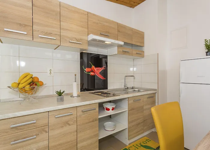 Leon-sara With Shaded Patio And Garden View * Split