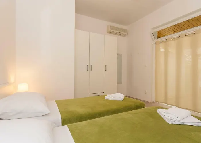 Lägenhet Leon-sara With Shaded Patio And Garden View *