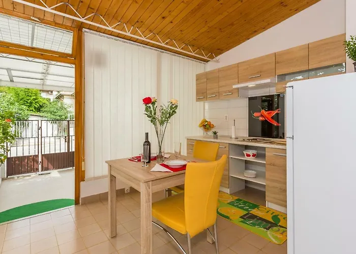 Lägenhet Leon-sara With Shaded Patio And Garden View *