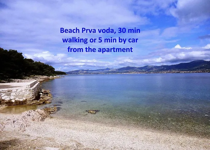 Leon-sara With Shaded Patio And Garden View Split