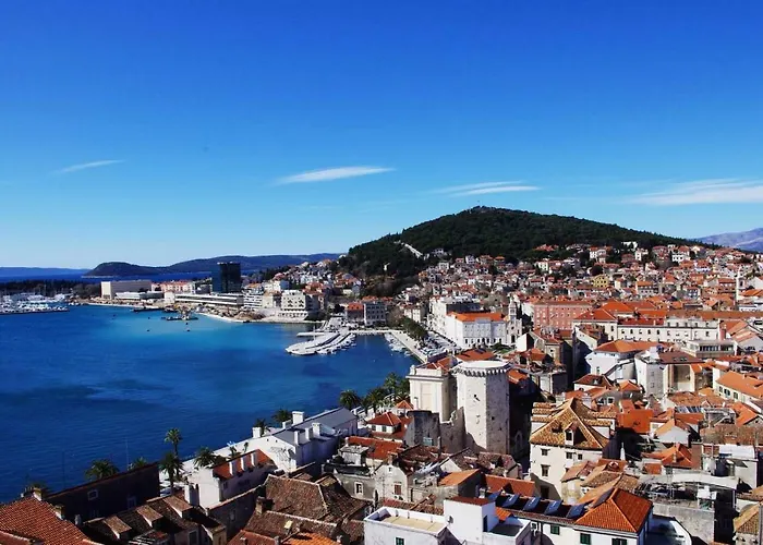 Leon-sara With Shaded Patio And Garden View Lägenhet Split