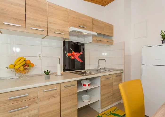 Leon-sara With Shaded Patio And Garden View Lägenhet