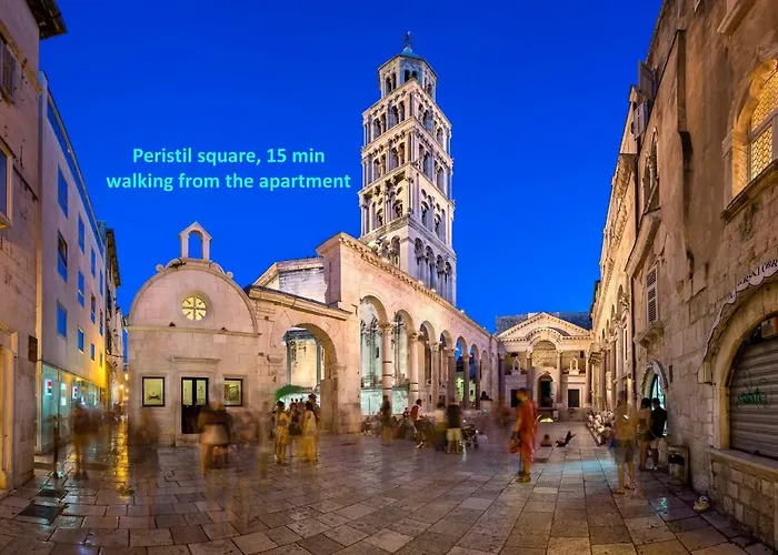 Leon-sara With Shaded Patio And Garden View