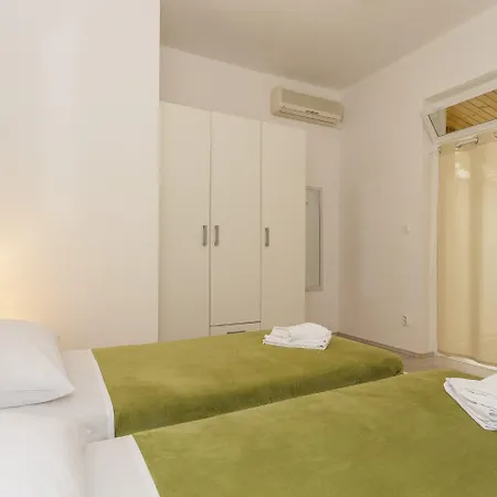 아파트 Leon-sara With Shaded Patio And Garden View 스플리트