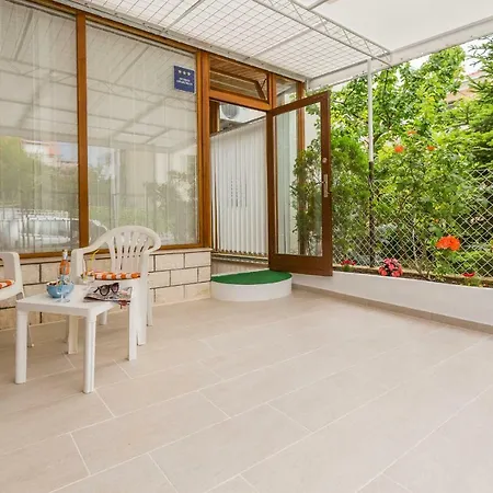 아파트 Leon-sara With Shaded Patio And Garden View 스플리트