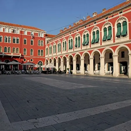Apartment Leon-sara With Shaded Patio And Garden View *