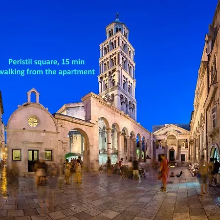 Leon-sara With Shaded Patio And Garden View